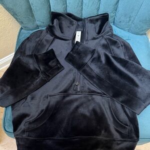 Elegant Black Zip-Up Velvet Sweatshirt